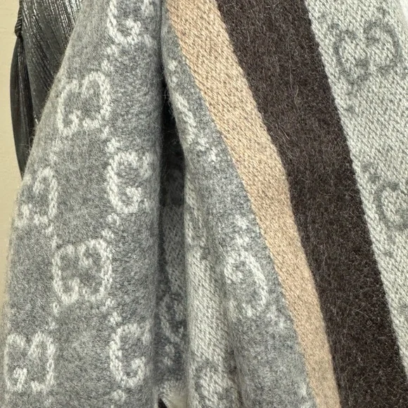Auth Gucci Grays GG Supreme Monogram Cashmere Wool Blend Muffler Scarf Stole